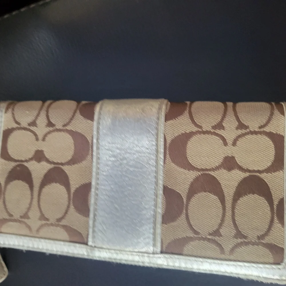 **SOLD**Coach signature zip around Wallet - Picture 8 of 9